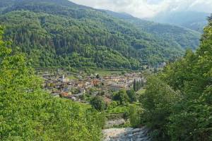 Blick von den Piumogna-Wasserfällen nach Faido