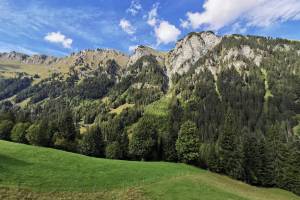 Abstieg vom Arnesee nach Feutersoey