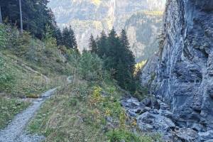 Abstieg von Usser Üschene nach Kandersteg